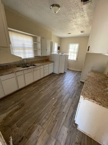 Building Photo - 1058 Alta Vista Blvd