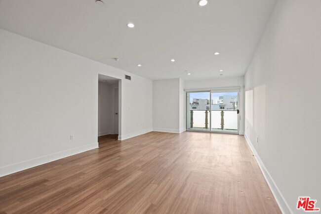 Building Photo - 120 S Orlando Ave