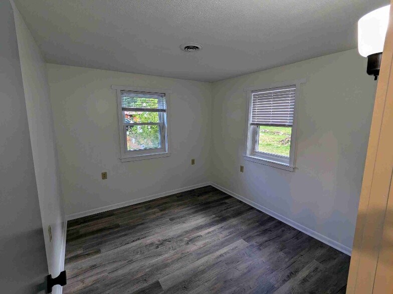 Building Photo - 35 Hazelwood Ave