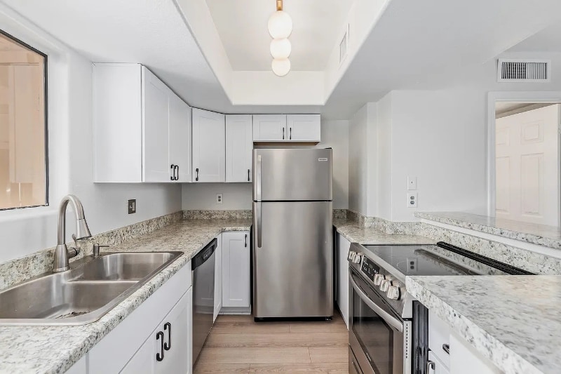 Building Photo - 1025 E Highland Ave