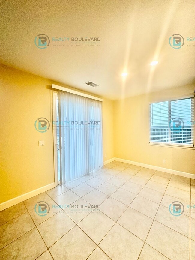 Building Photo - Beautiful 4 Bedroom, 2 Bathroom, 2 car garage, Single Story Home