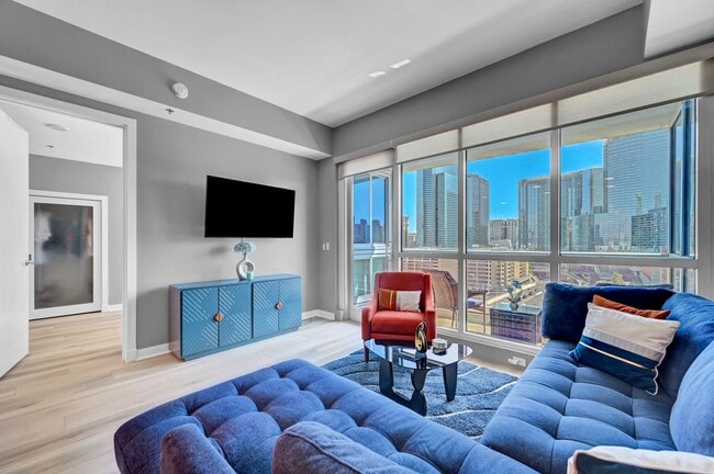Building Photo - Fully Furnished 2 Bedroom 2 Bath High Rise with Strip Views