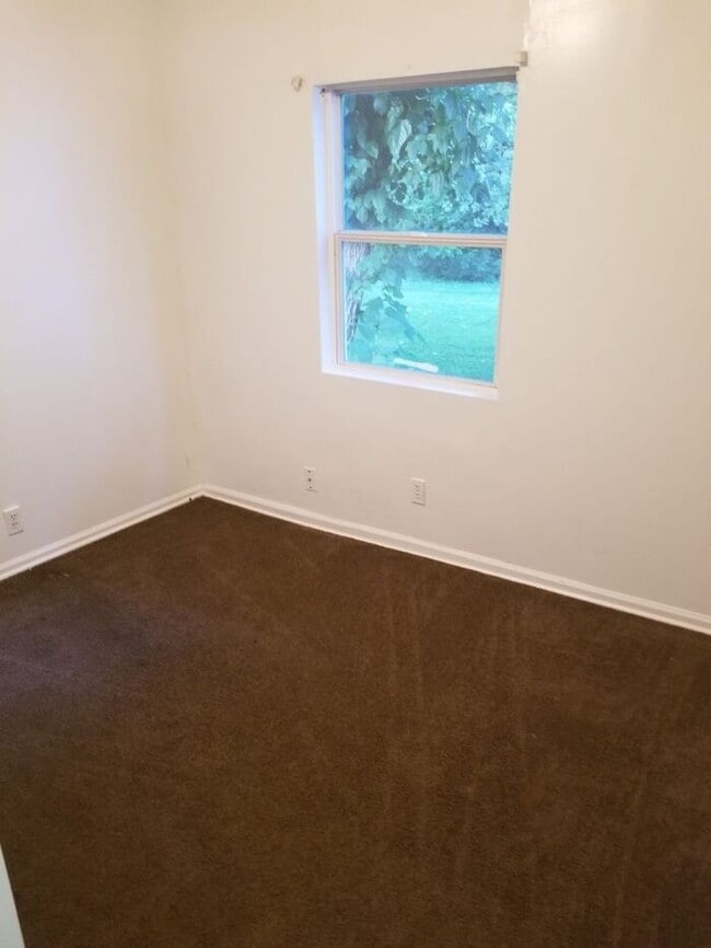 Building Photo - 2 Bedroom with finished basement!!!