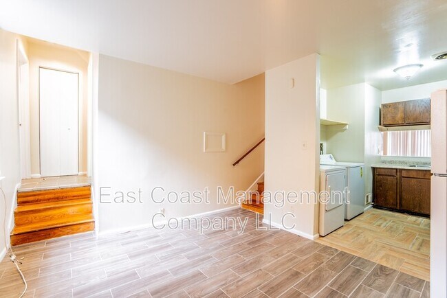 Building Photo - 1502 E Baltimore St