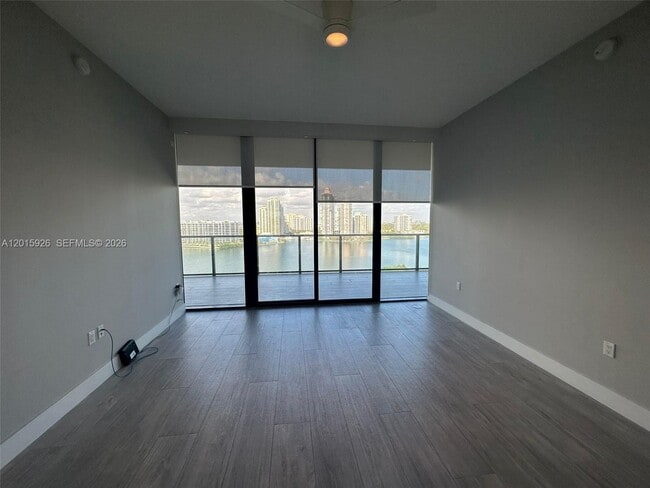 Building Photo - 5000 Island Estates Dr
