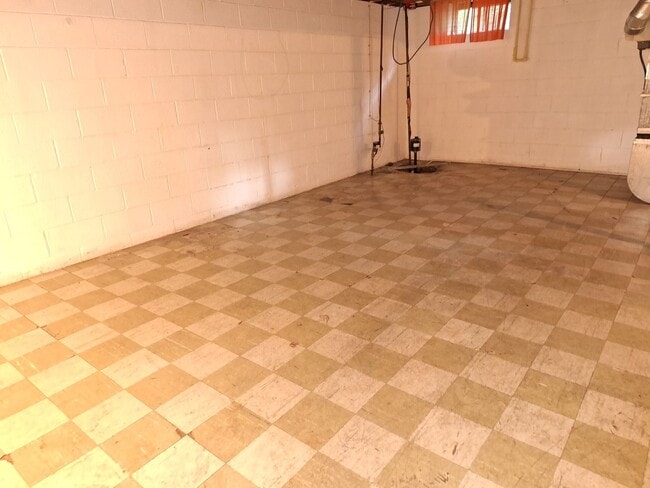 Building Photo - 3 bedroom home in Southfield with sprawlin...