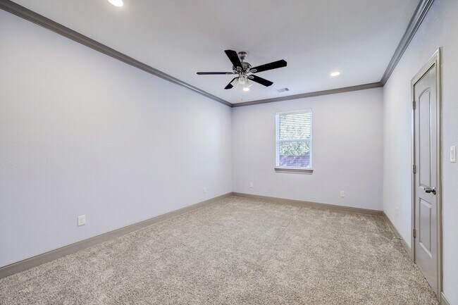 Building Photo - 12903 Figaro Dr