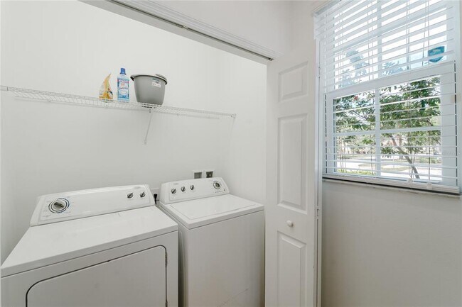 Building Photo - 851 Las Fuentes Dr