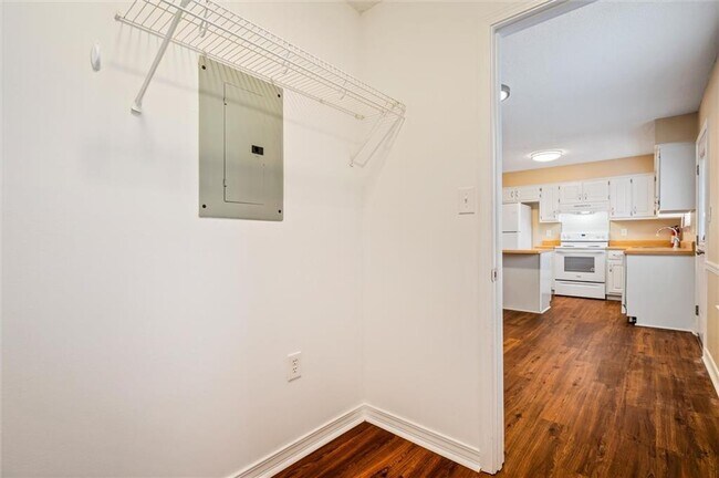 Building Photo - 7245 Pecan Terrace Dr