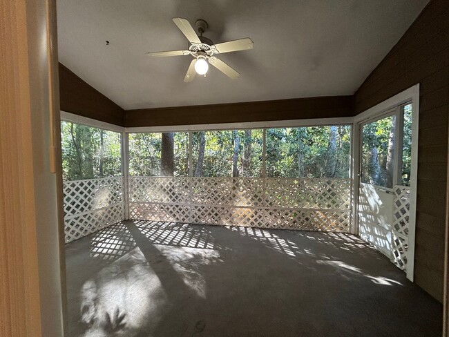 Building Photo - Vintage View 3/2 with Two Car Garage