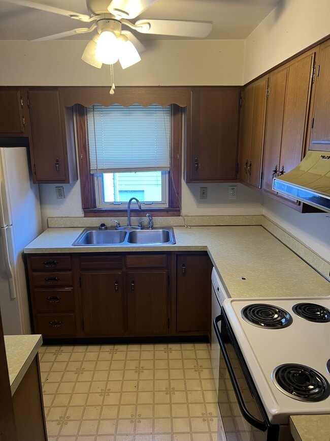 Building Photo - 754 Campbells Creek Dr