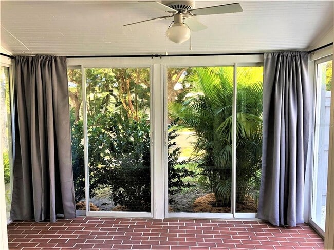 Building Photo - 835 Victoria Dr