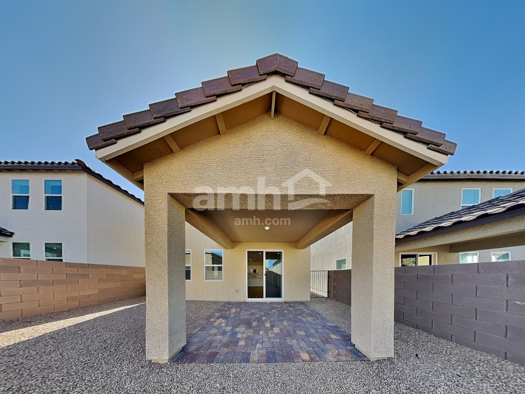 Building Photo - 5864 Vaes Dothrak St