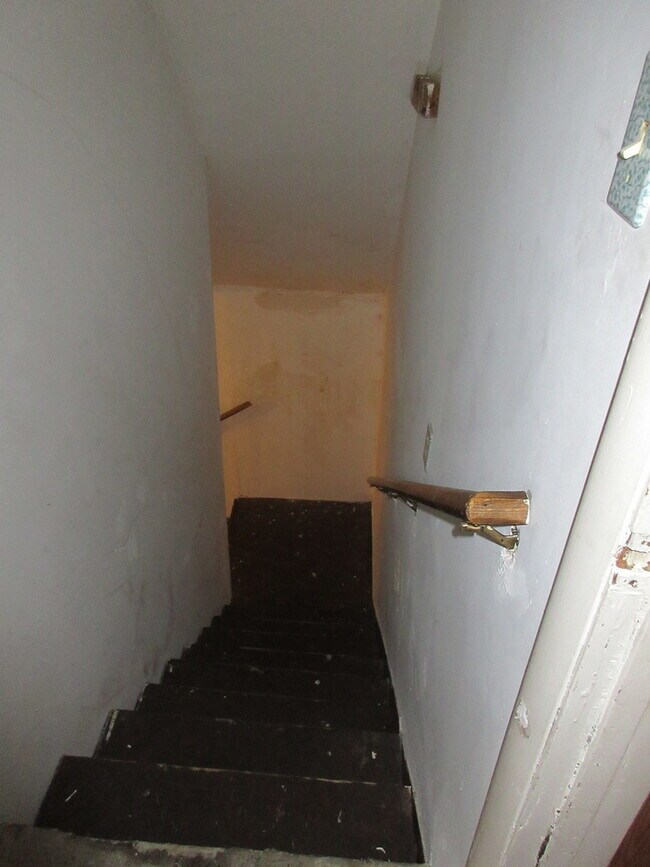 Building Photo - 316 Ravine Ave