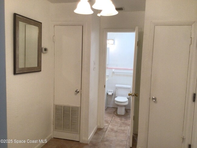 Building Photo - 220 Columbia Dr