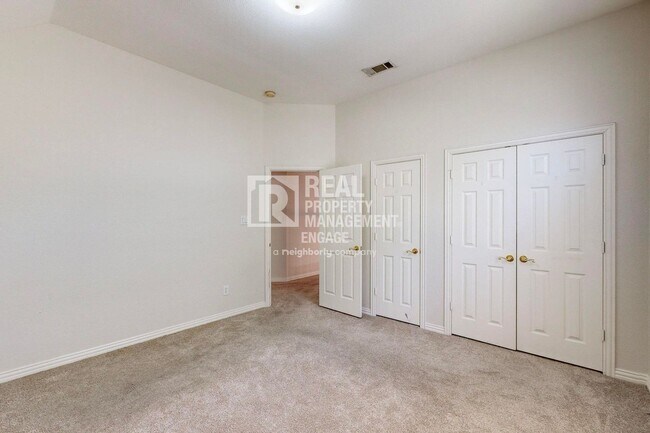 Building Photo - Elegant 5-Bedroom Home for Rent in Prime C...