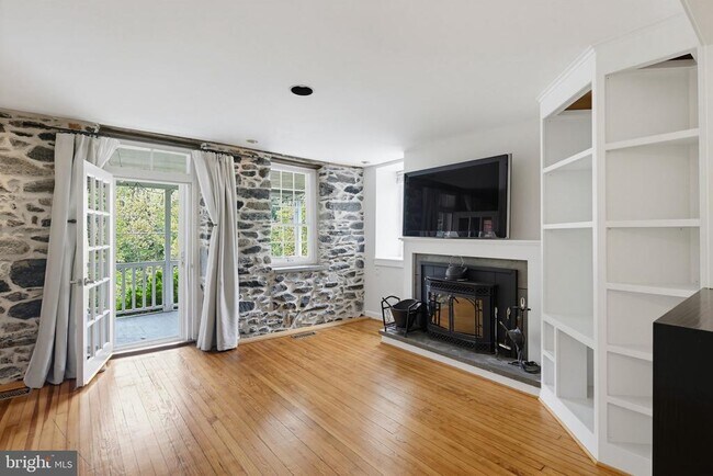 Building Photo - 871 Oella Ave