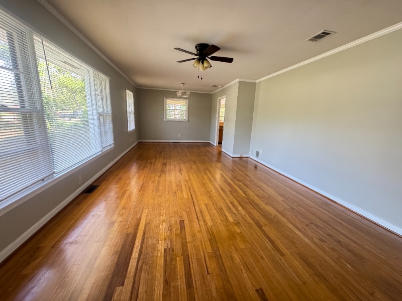 Building Photo - 2107 Hillcrest Dr