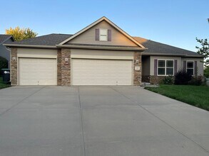 Building Photo - Move-in special offer!!! Spacious home in super nice neighborhood in Northwest Omaha in Elkhorn S...