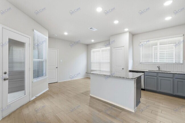 Building Photo - 7041 Helena Hl