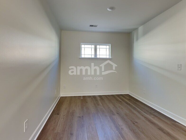 Building Photo - 105 Summer Hill Ct