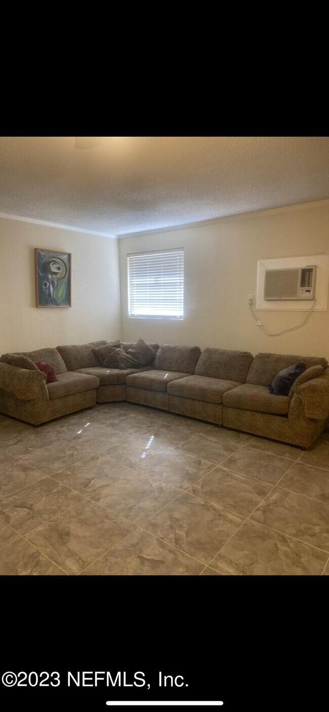 Building Photo - 5557 Floral Ave