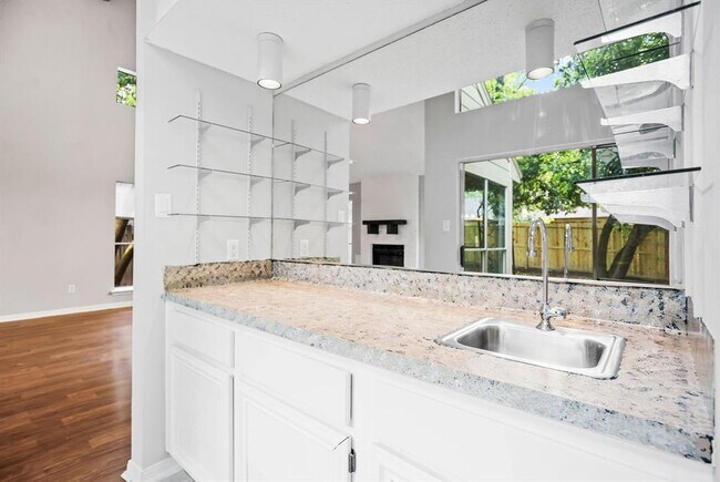 Building Photo - 22 S Rain Forest Ct