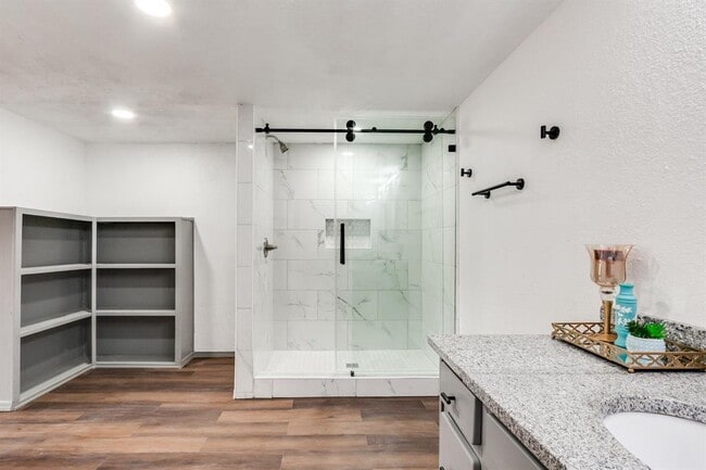 Building Photo - 8321 Breezewood Dr