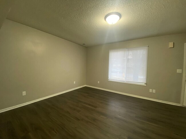 Building Photo - 1549 Pleasant View Dr