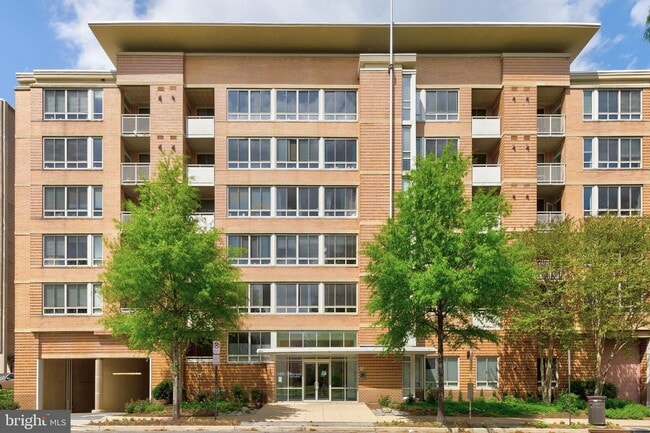 Building Photo - 355 I St SW
