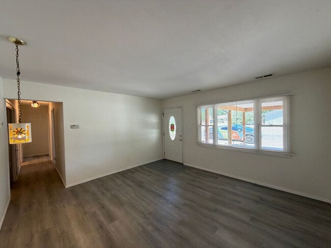 Building Photo - 2,800Sq Foot, 5 Bedroom Single Story Home Available Near Eubank Blvd NE & Copper Ave NE!