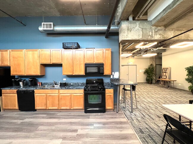 Building Photo - 210 S Desplaines St