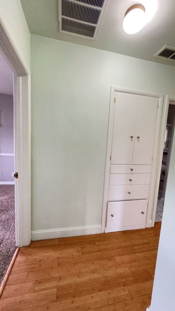 Building Photo - Large 4 Bedroom Orchards Home with private...