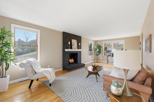 Building Photo - 10 Woodcrest Rd