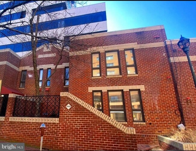 Building Photo - 4814 Hampden Ln