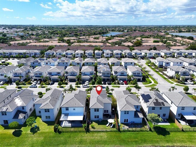 Building Photo - 1411 SE 26th Rd