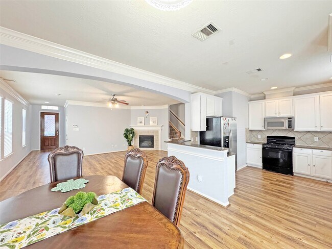 Building Photo - 6222 Skyline Dr