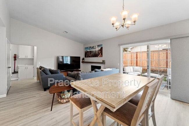 Building Photo - 2039 Waterbury Dr
