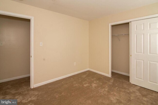 Building Photo - 3018 Desert Palm Ct