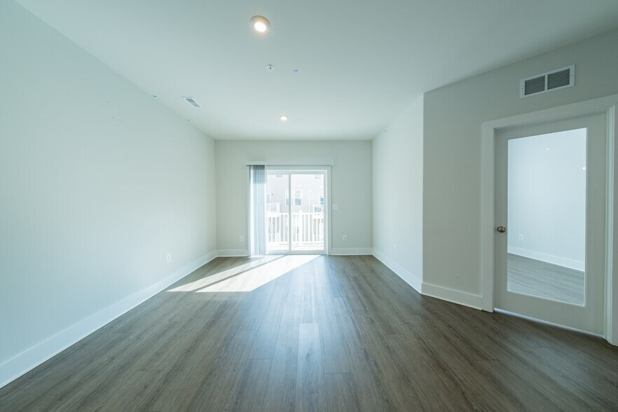 Building Photo - 2707 Acadia Dr
