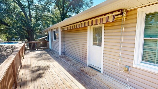 Building Photo - 110 Oakland Dr