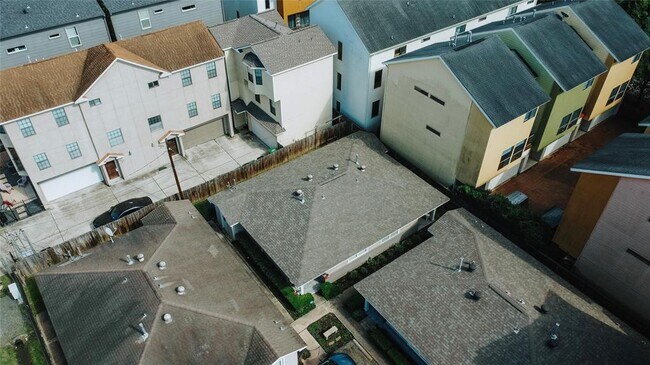 Building Photo - 4405 Marina St