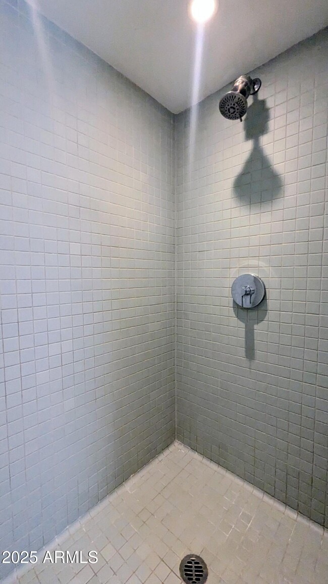 Building Photo - 525 E Willetta St