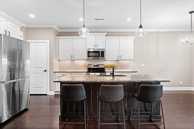 Building Photo - 7458 White Pine Dr