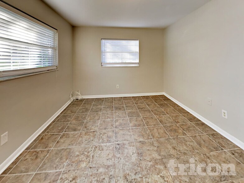 Building Photo - 7102 Woodfield Dr