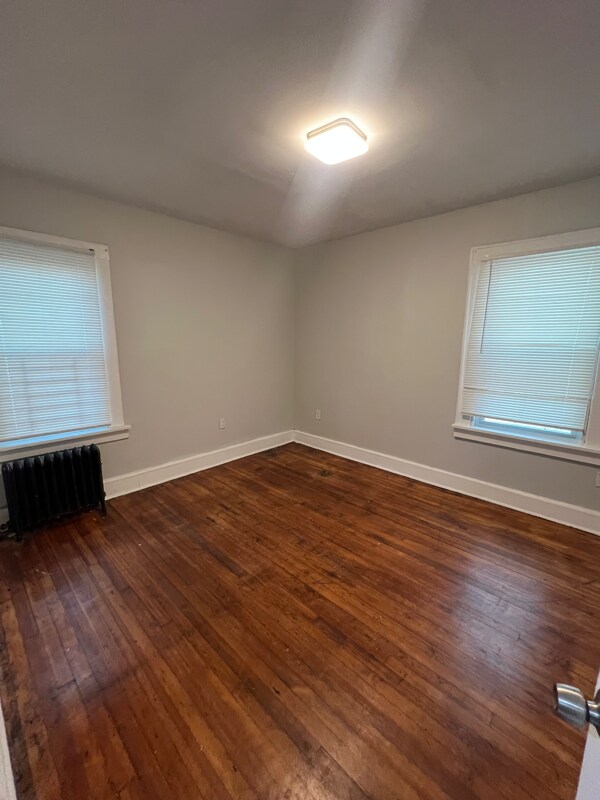 Building Photo - 33 Cedar Ave