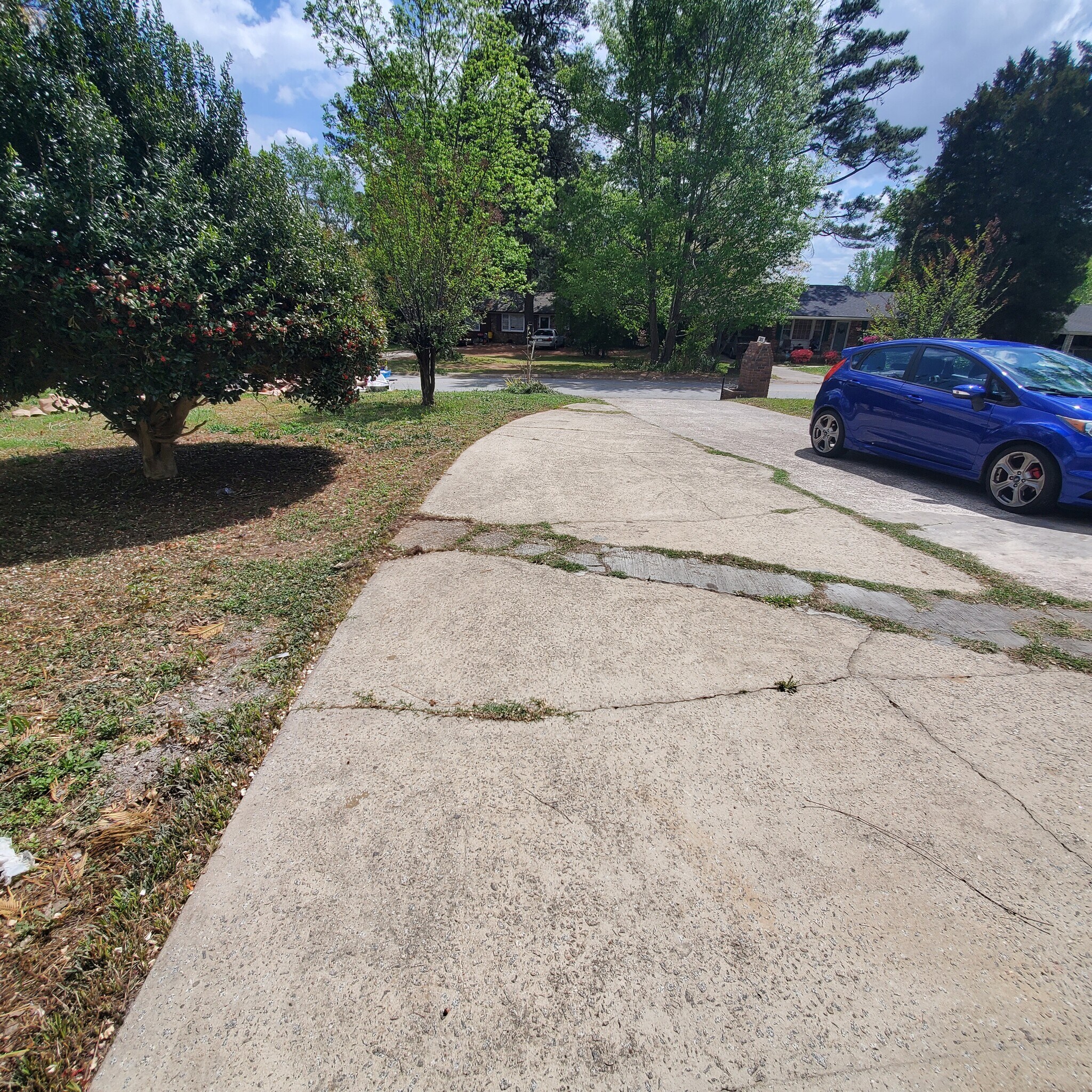 Building Photo - 301 W Lakeside Ave