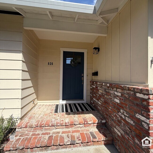 Building Photo - 626 White Briar Dr