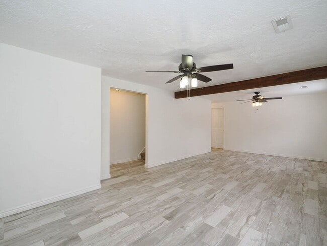 Building Photo - Beautiful Home in West Valley