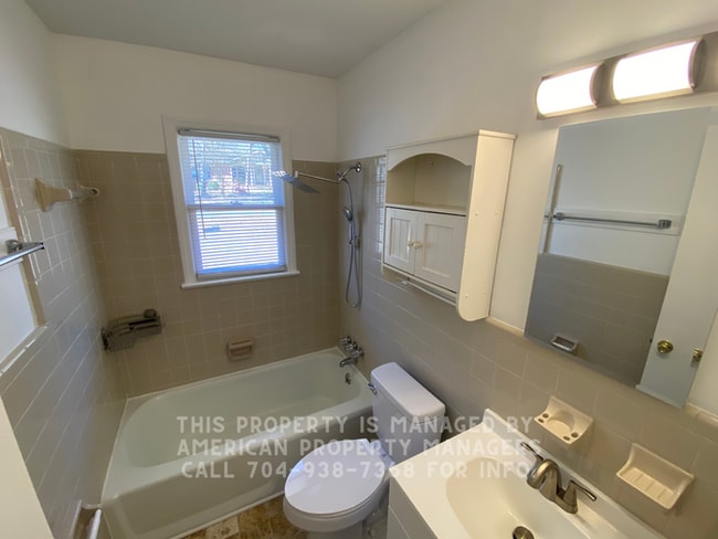 Building Photo - 3818 Vanderburg Dr